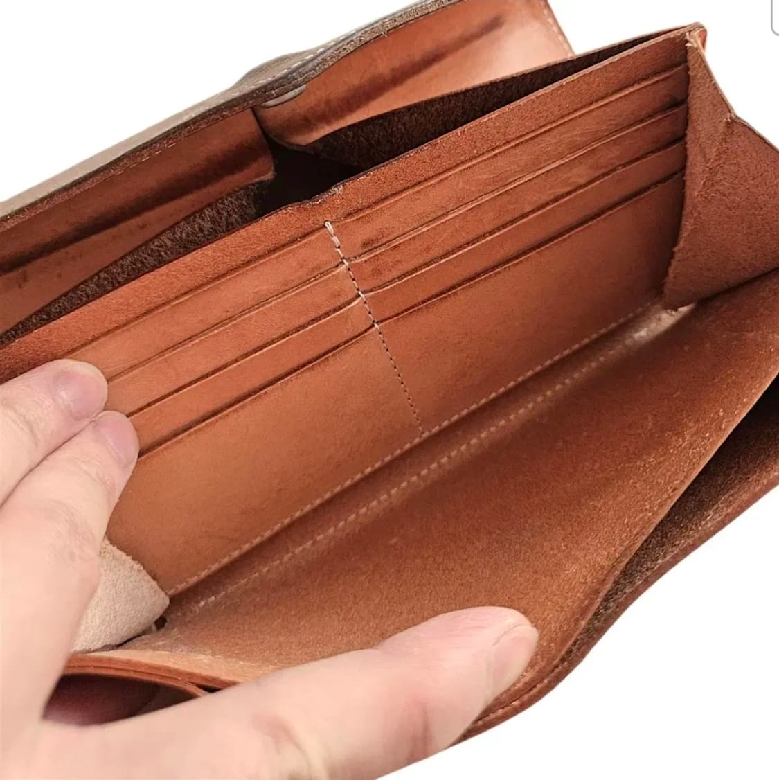 헨더스킴 원피스 월넛브라운 소가죽 장지갑 상품이미지3