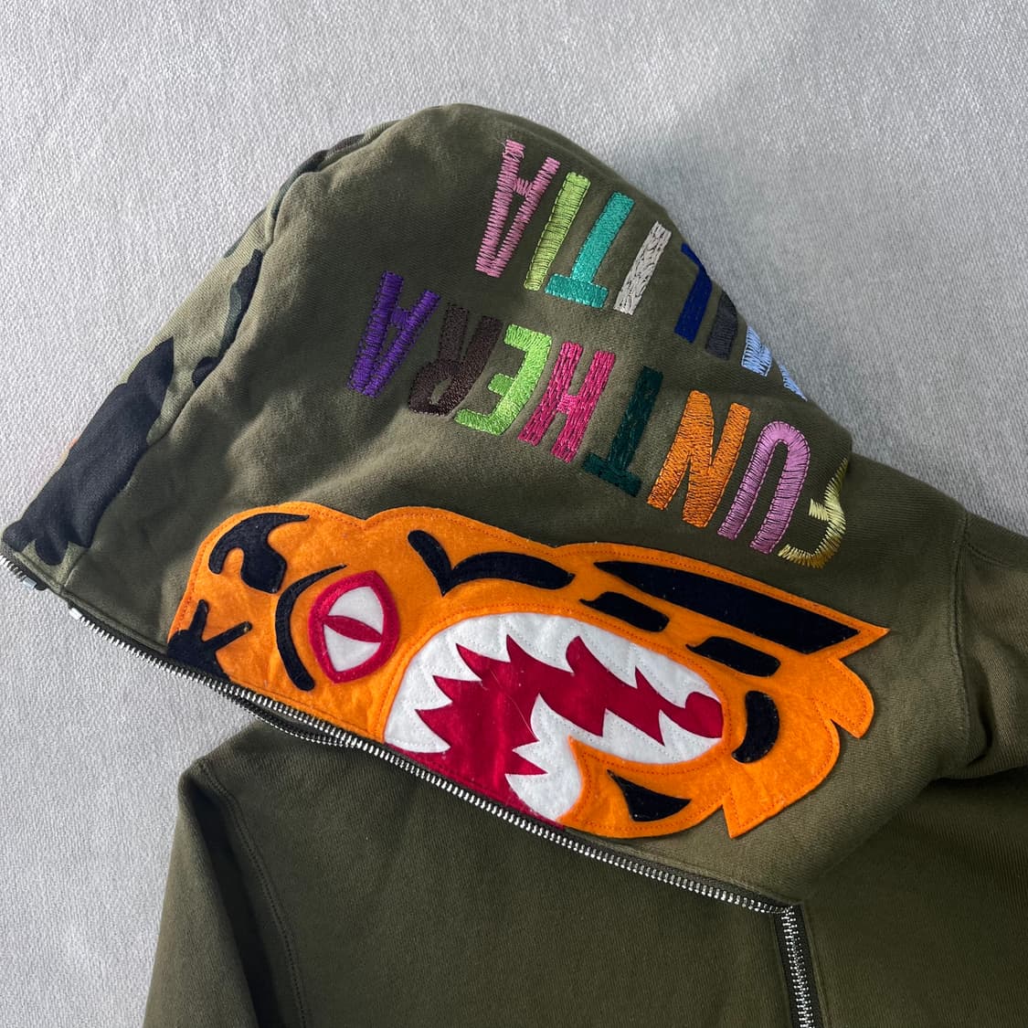 100 베이프 타이거 카키 반집업 후드티 상품이미지2