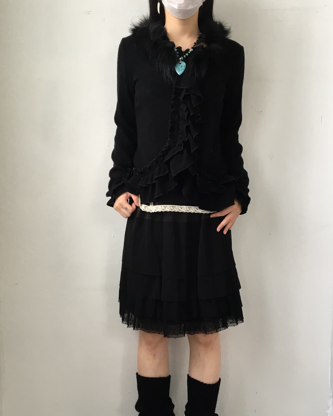 Fake fur point ruffle knit 상품이미지1