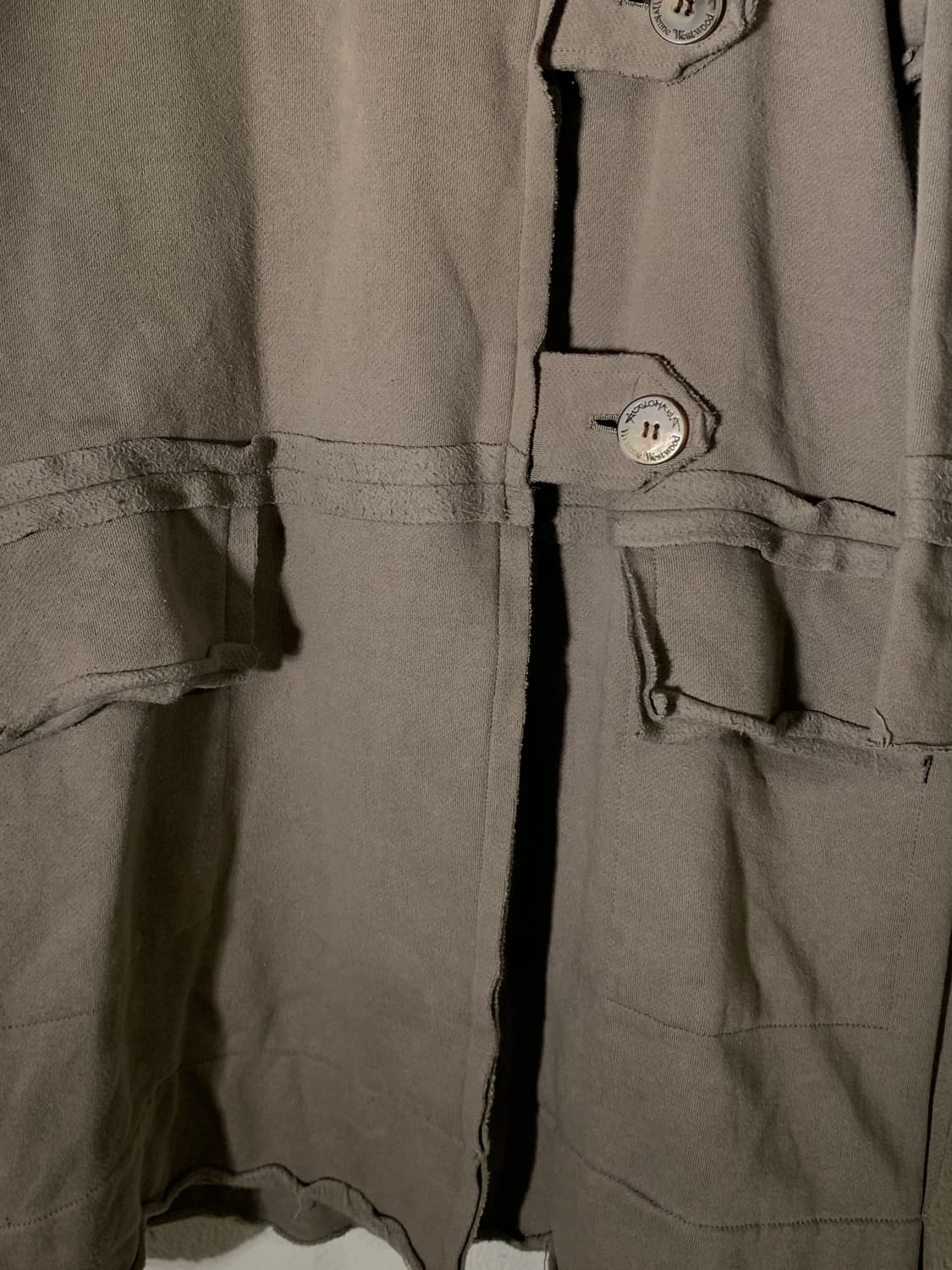 비비안 웨스트우드 앵글로마니아 사선 버튼 코트  상품이미지8