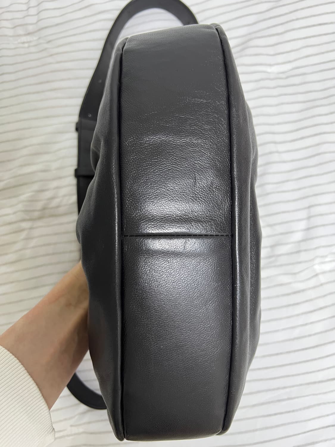 던스트 호보백 다크브라운 색상 판매합니다 상품이미지3