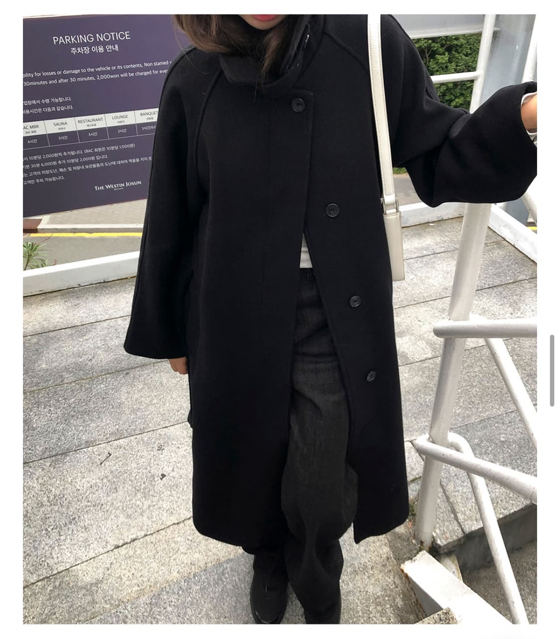 니어웨어 블랙 발마칸 롱 코트 상품이미지1