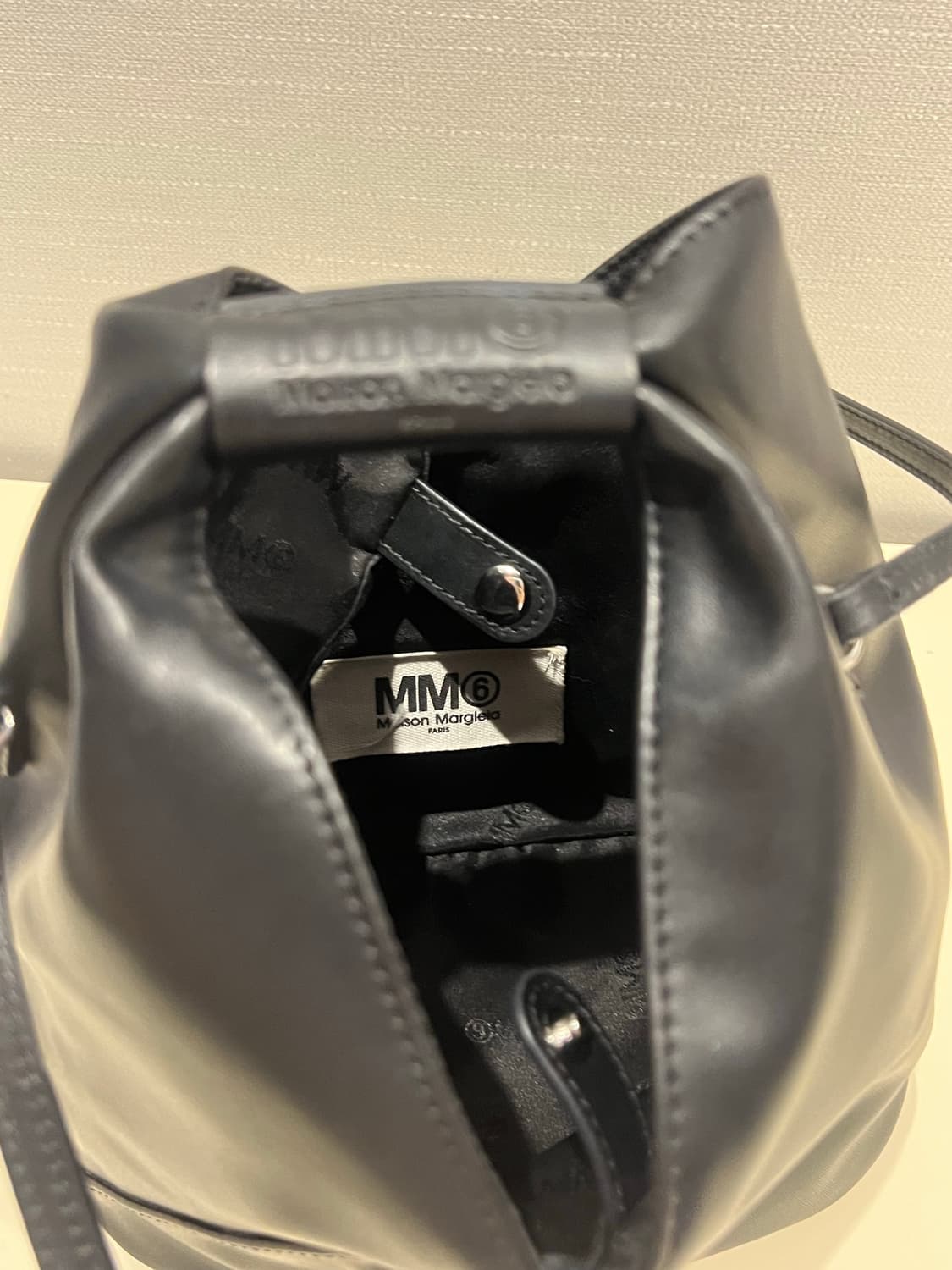 메종마르지엘라 mm6 크로스 바디백 블랙 상품이미지4