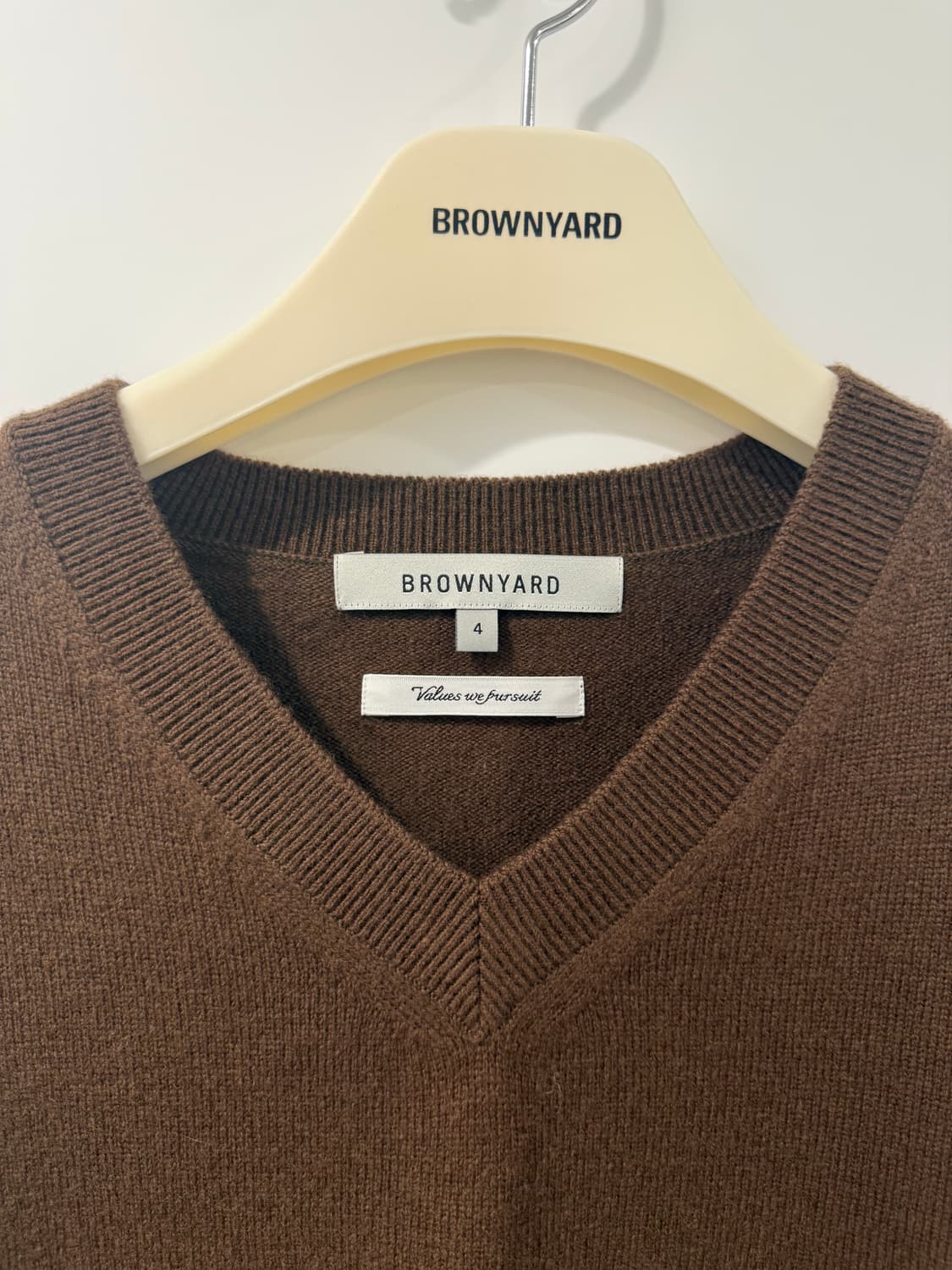 브라운야드 브이넥 니트 브라운 상품이미지3