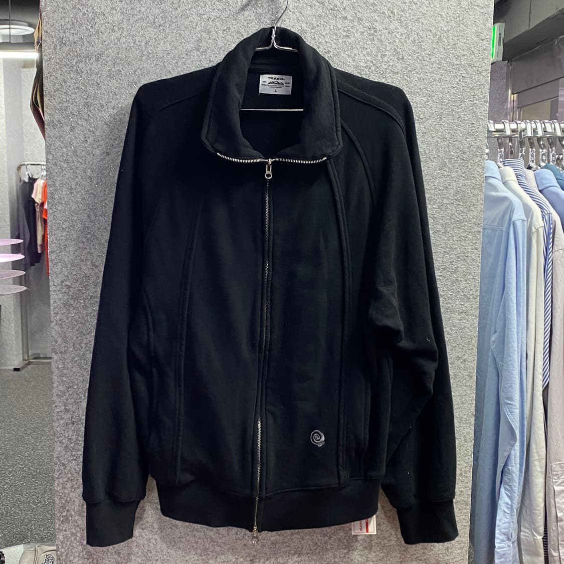 트래블 스몰로고 블랙 투웨이 집업 B3537 상품이미지2