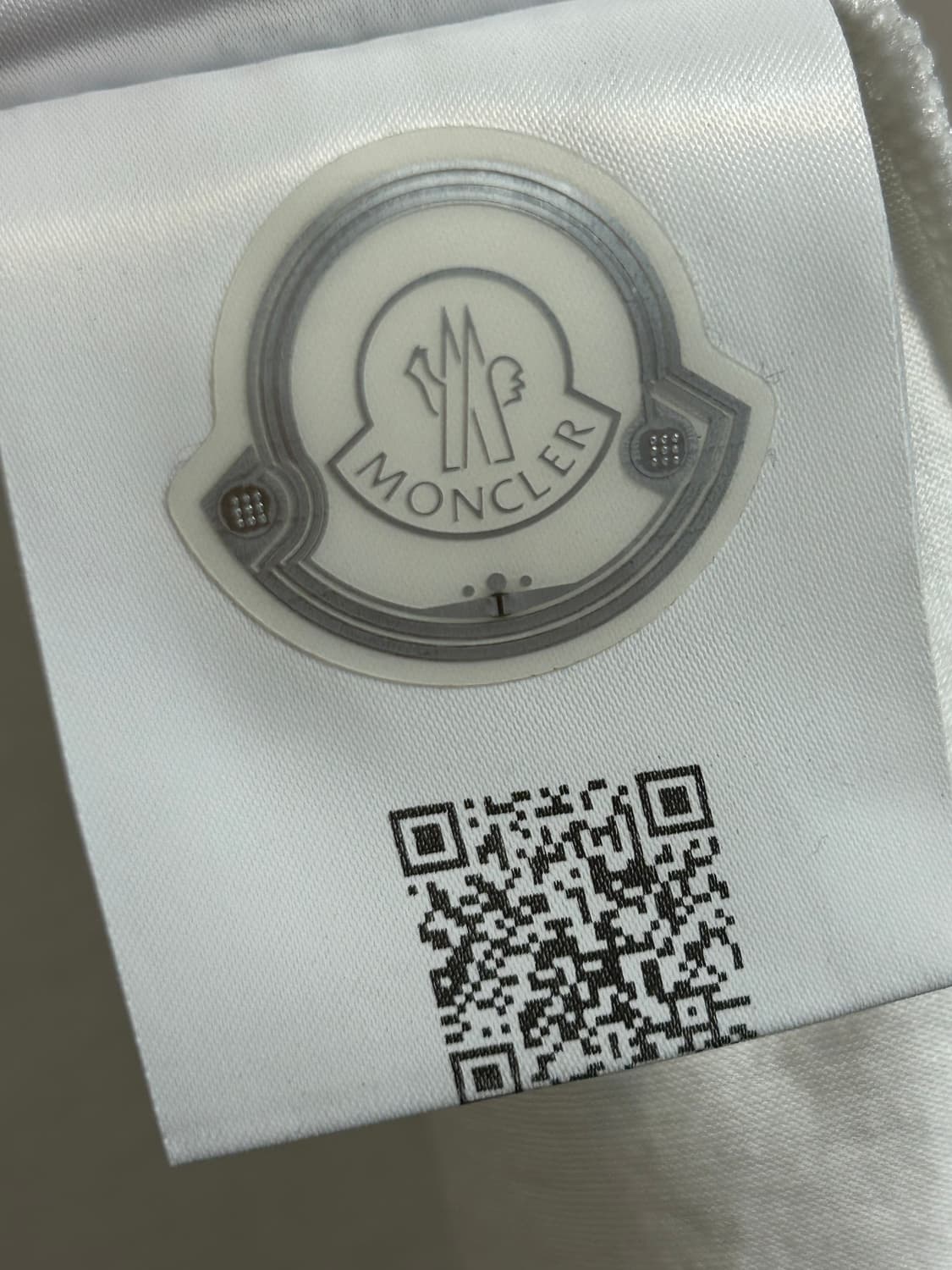 몽클레어 x 시몬 로샤 진주 로고 퍼프 슬리브 티셔츠 상품이미지9