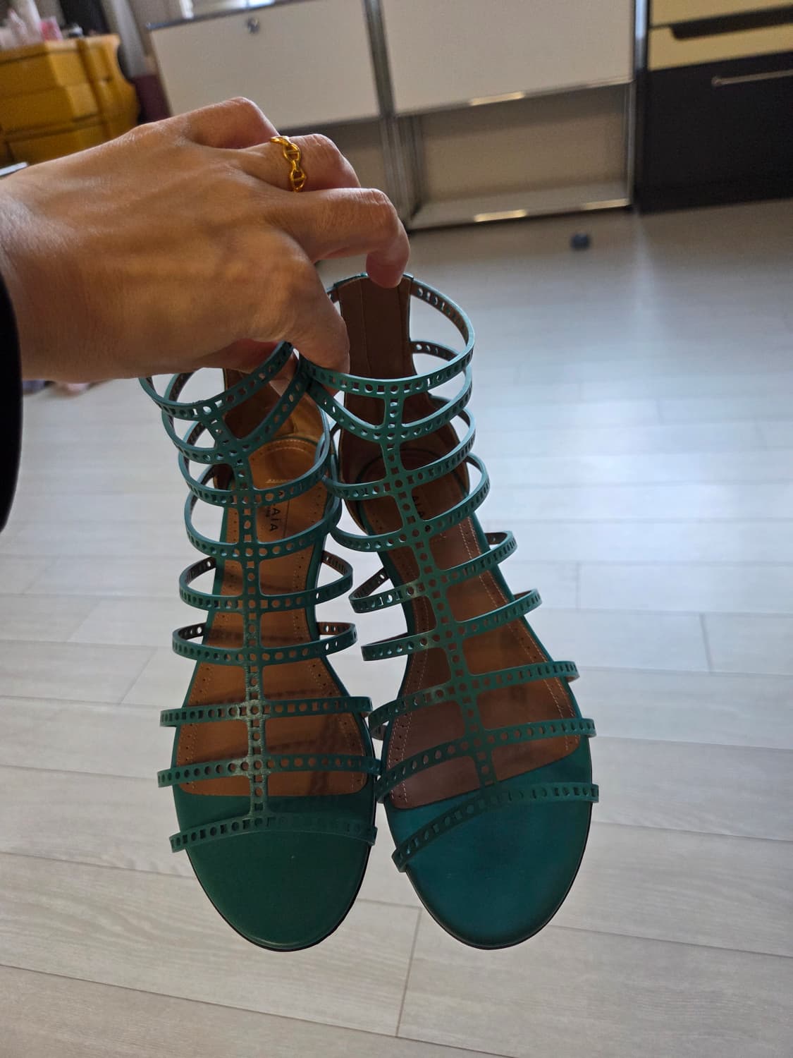 알라이아 글래디에이터 레이저컷 샌들 36 상품이미지3