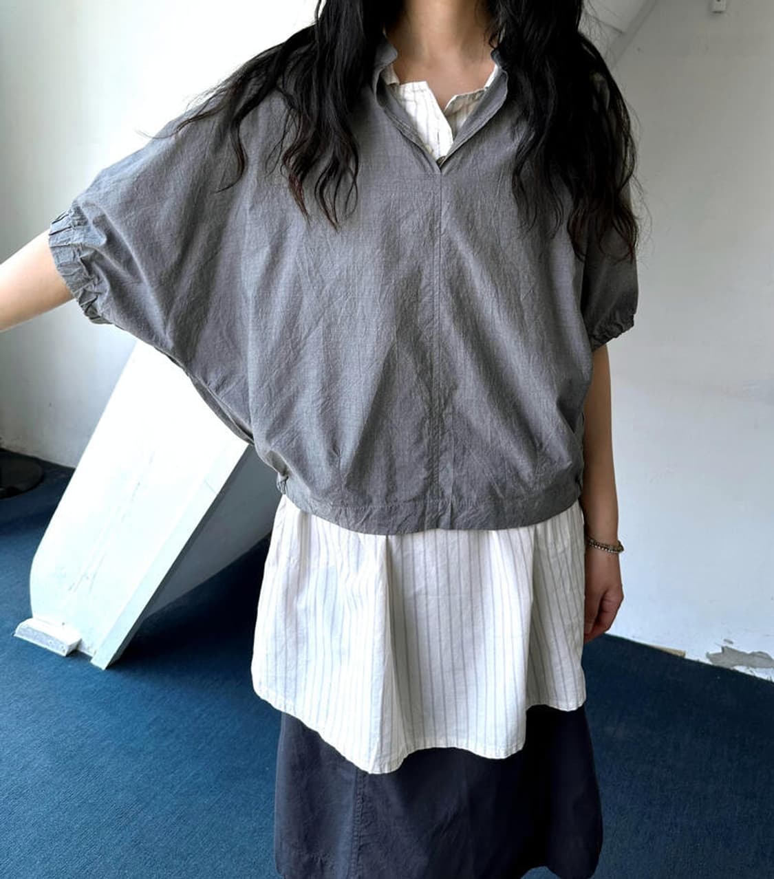 Shirried wide sleeve panel design shirt  상품이미지8