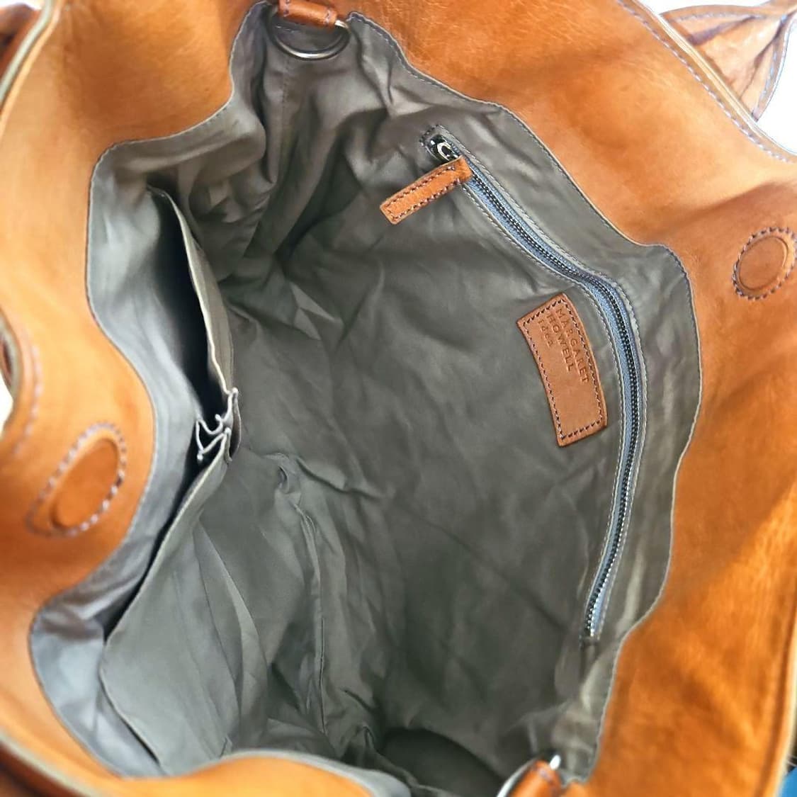 마가렛 호웰 아이디어 염소가죽 투웨이 헬맷백 상품이미지9