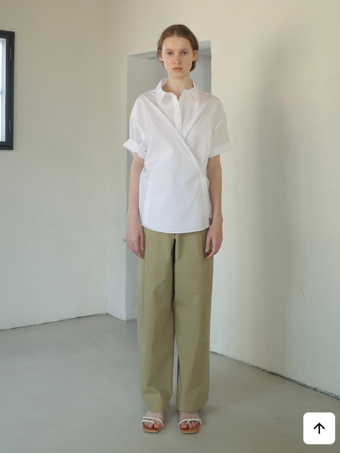 모이아 화이트 반팔 셔츠 상품이미지3