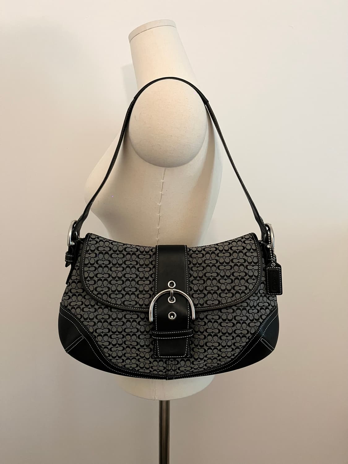 Coach Black Basic Shoulder Bag 상품이미지1