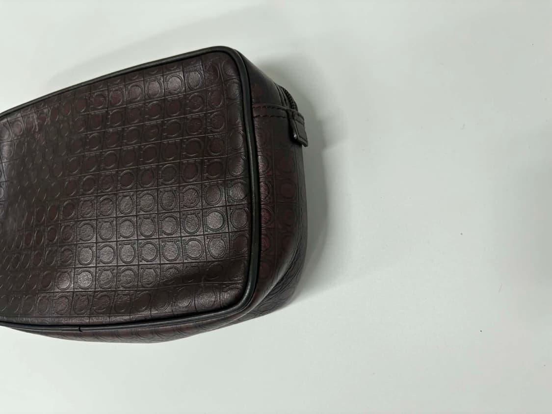 살바토레 페라가모 간치니 모노그램 가죽 클러치 상품이미지6