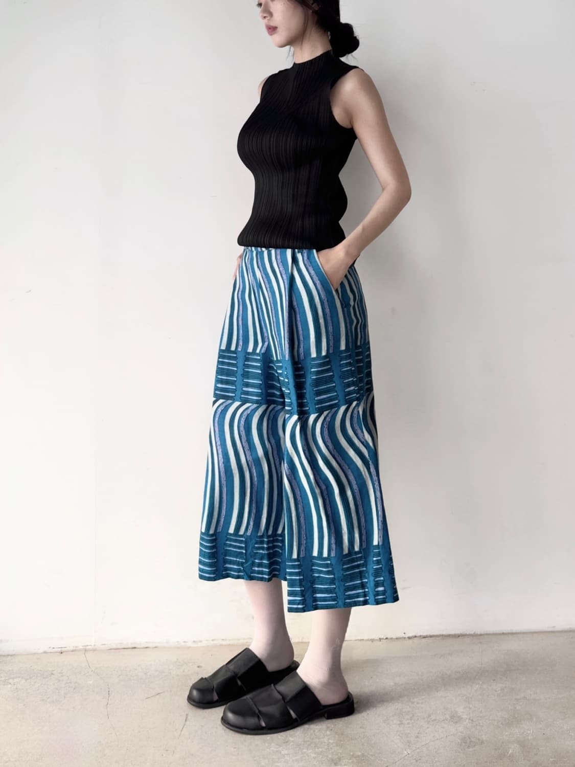 Round dark mule / black 상품이미지5