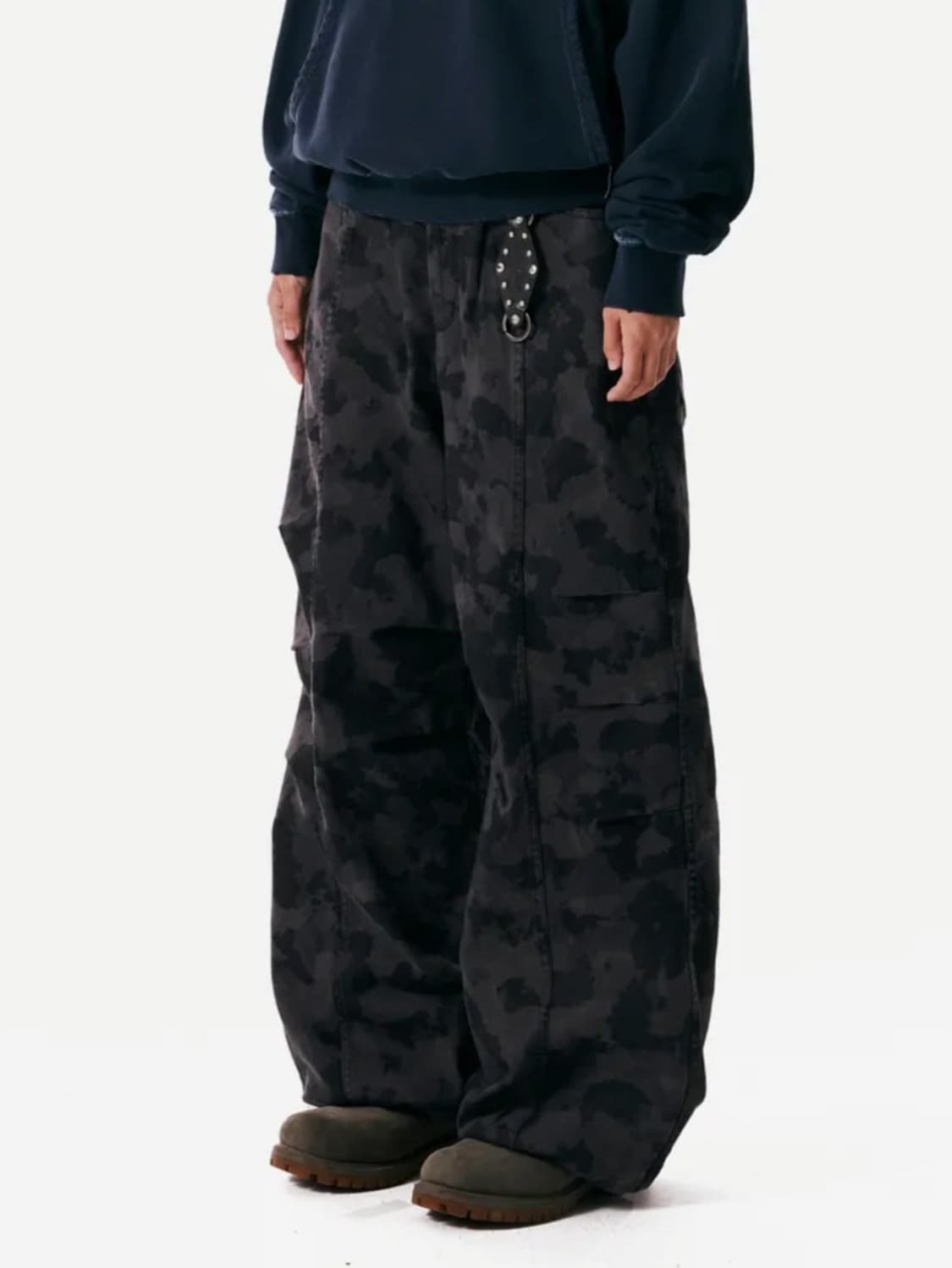 아캄 Knee Pin-tuck Camouflage Twill Pants 상품이미지1