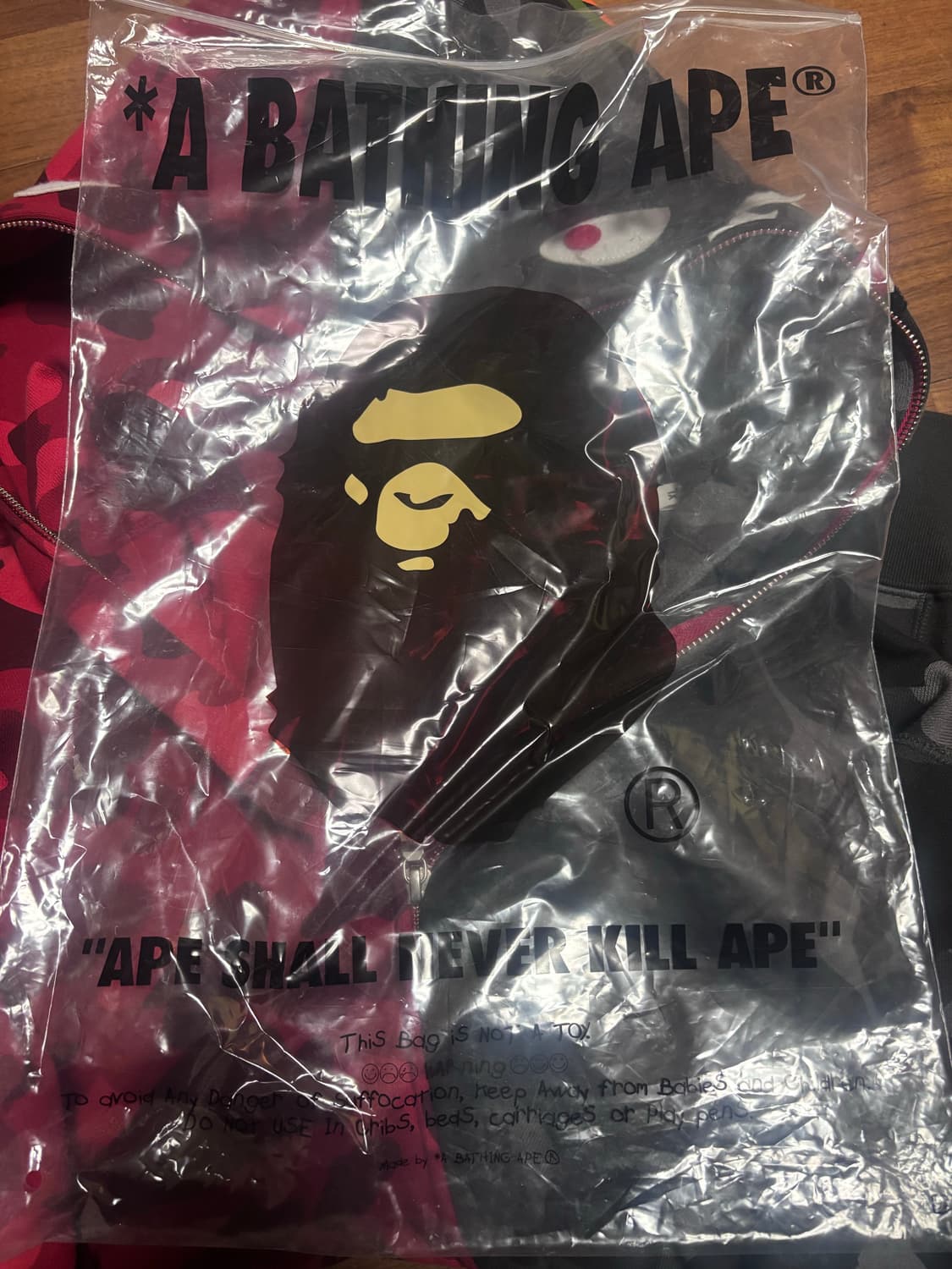 베이프 세퍼레이트 샤크 풀 집 후드 레드 블랙 상품이미지4