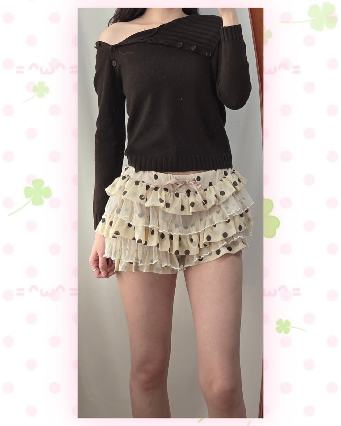 다크브라운 버튼 폴라 오프숄더 니트 상품이미지1