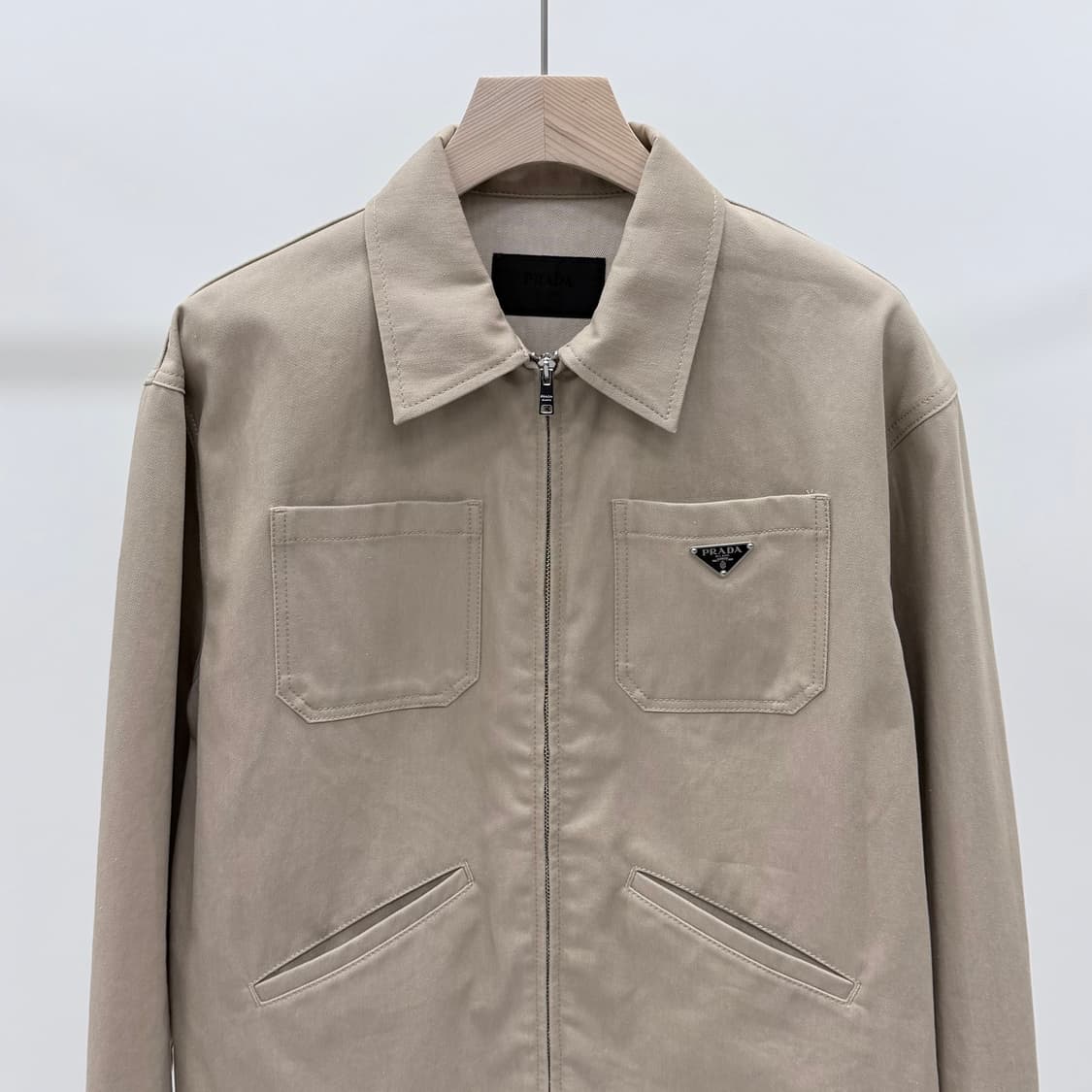 [S+급/L] 프라다 삼각로고 데님 블루종 베이지 자켓 상품이미지3
