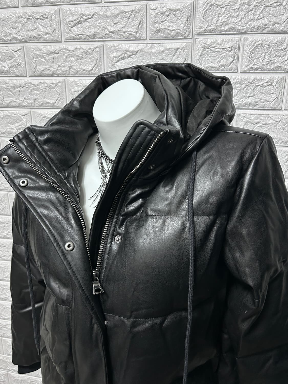 Alice and Olivia 후디드 비건 레더 자켓 상품이미지2