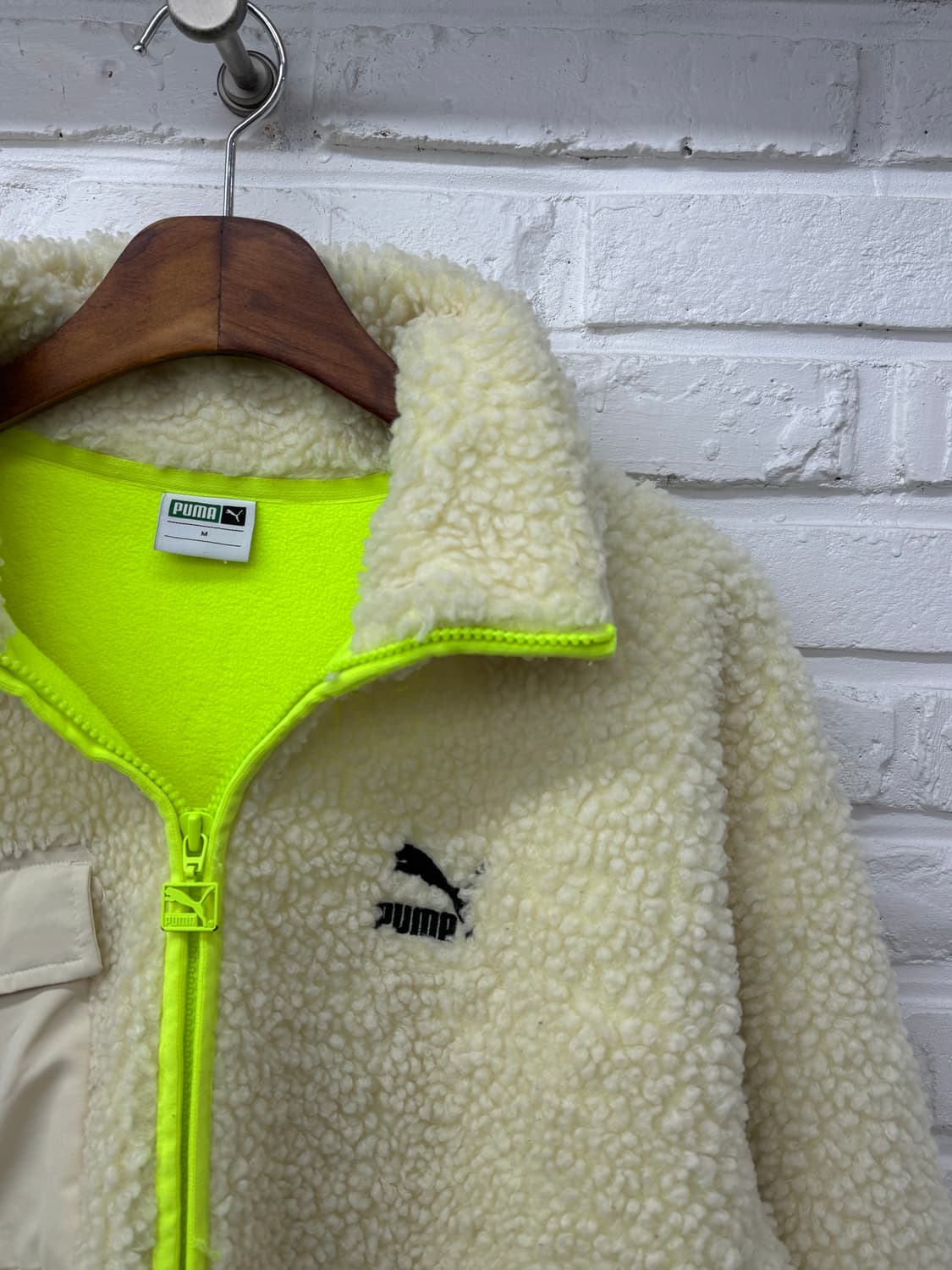 퓨마 아이보리 네온그린 플리스자켓 상품이미지2