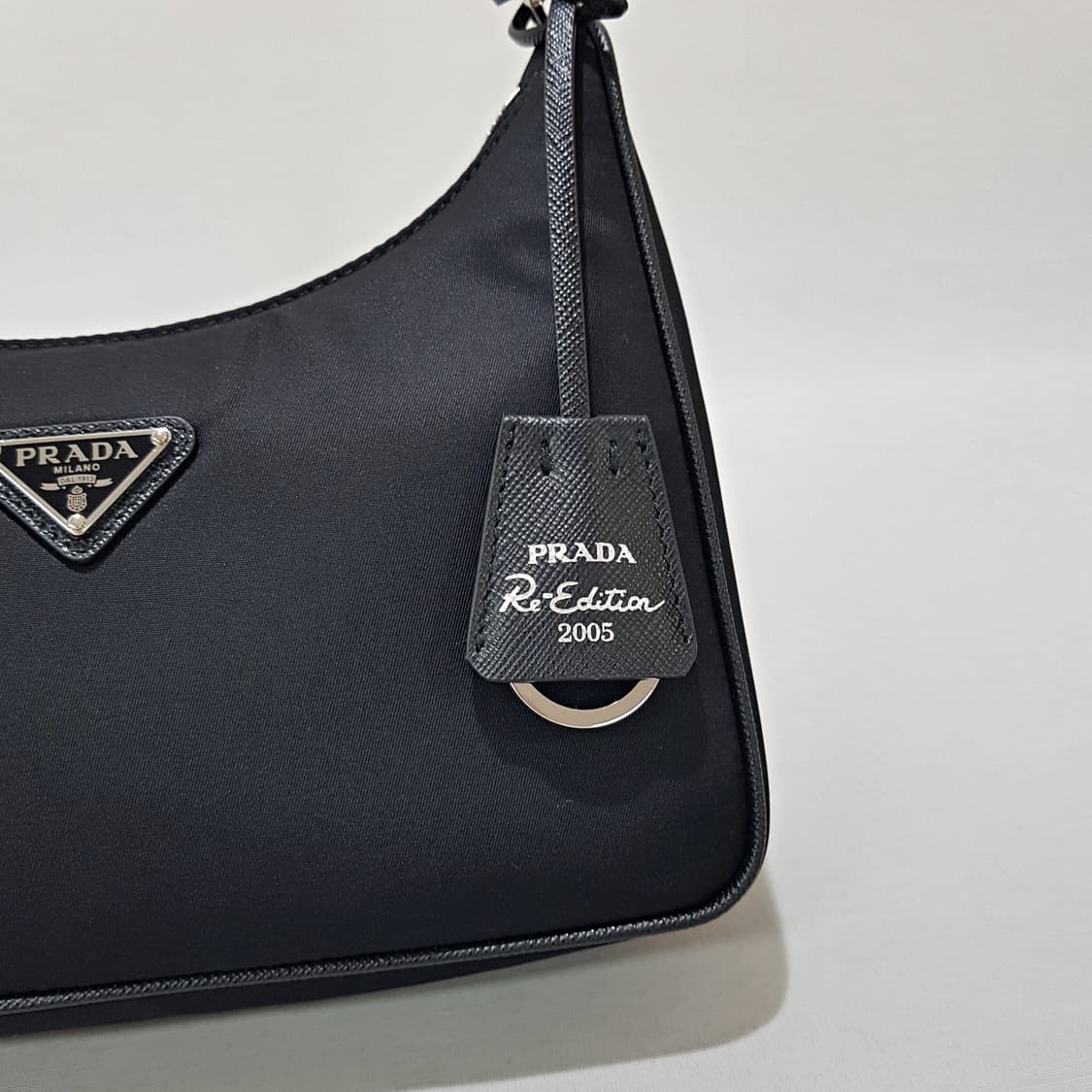리뉴얼 새상품! 프라다 리에디션 2005 리나일론 미니백 1N204X 상품이미지4