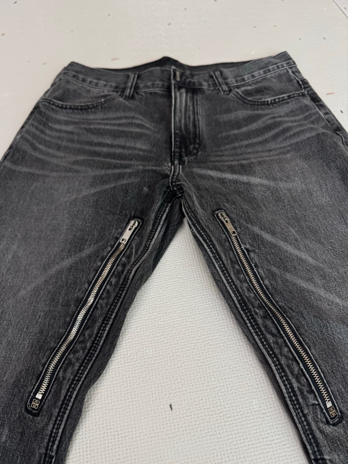 지방시 Givenchy 블랙 워싱 데님 팬츠 상품이미지3