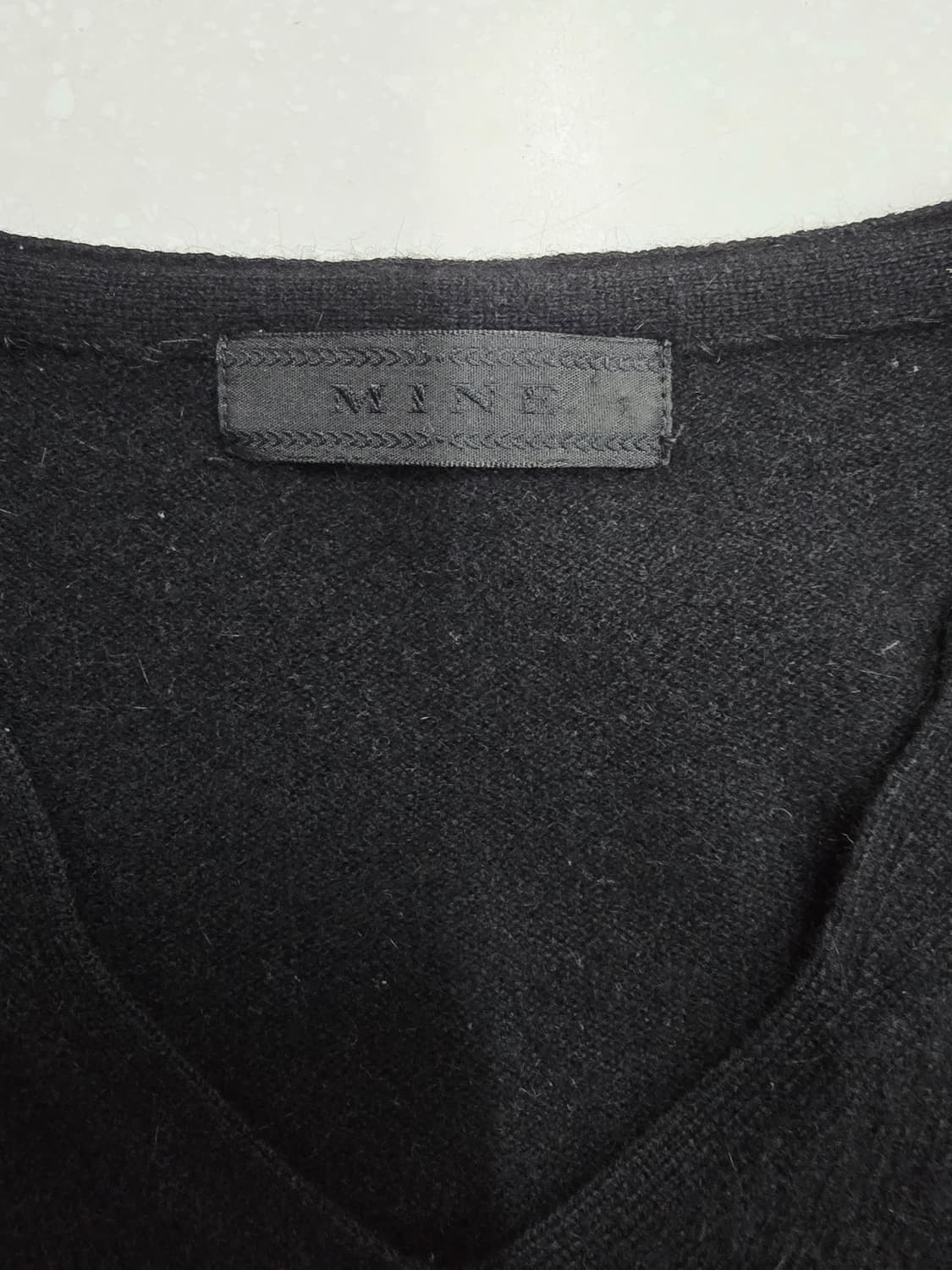 마인 블랙 브이넥 니트 양모앙고라혼방 상품이미지8