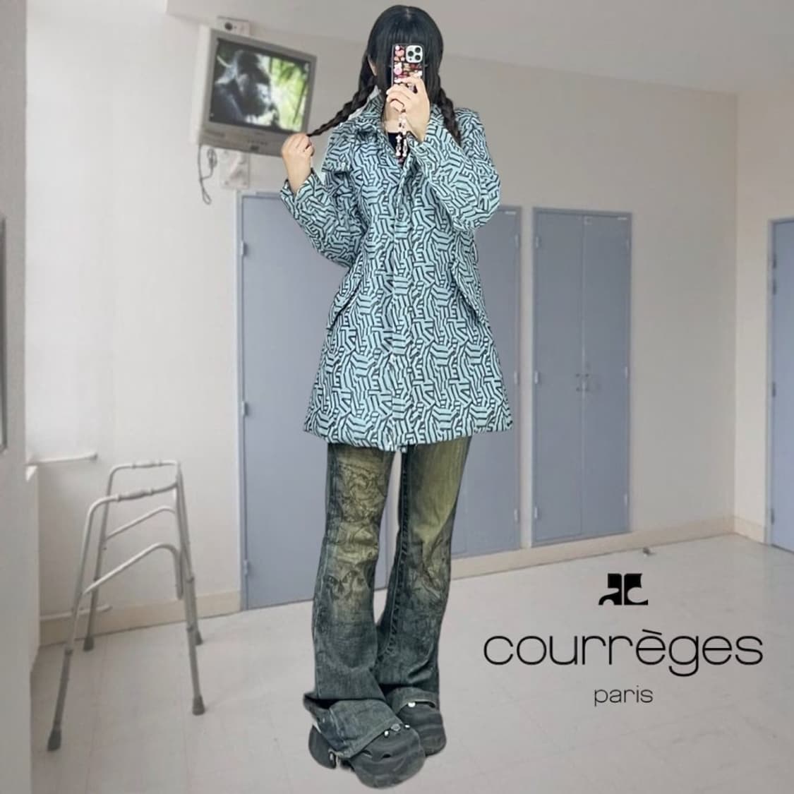 꾸레쥬 패턴 디테일 패디드 자켓 상품이미지1