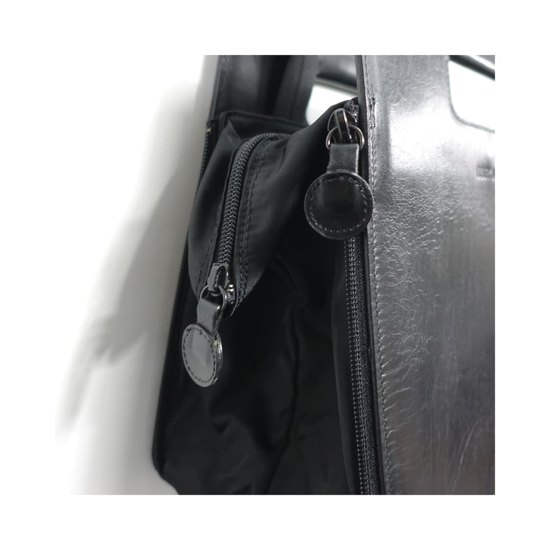 ISSEYMIYAKE 오리가미 확장 변형 파우치 핸들 레더 숄더백  상품이미지10