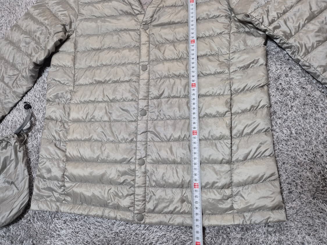 유니클로 남성 브이넥 경량 다운 패딩 L 상품이미지9