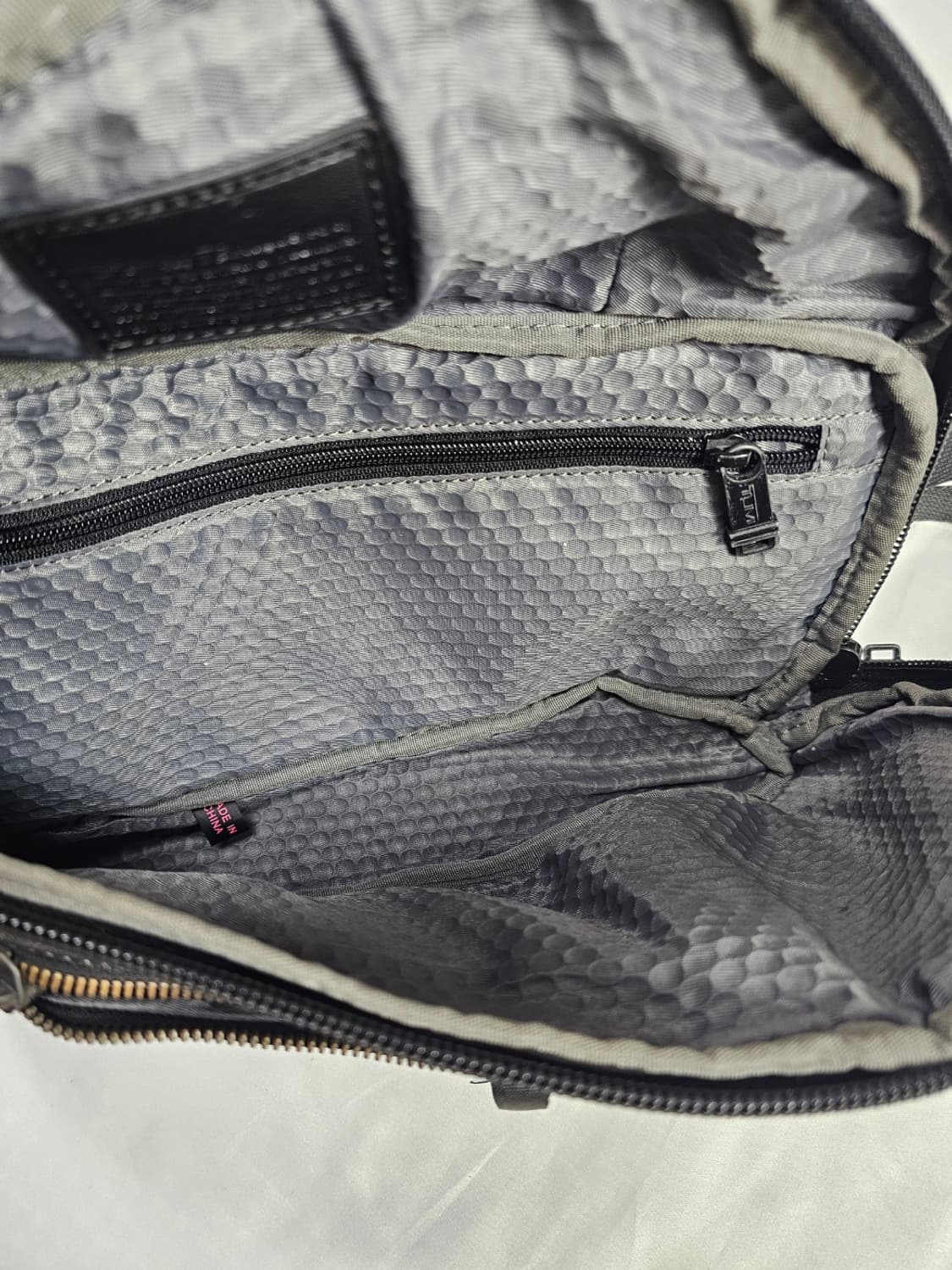 투미카모슬링백 상품이미지4