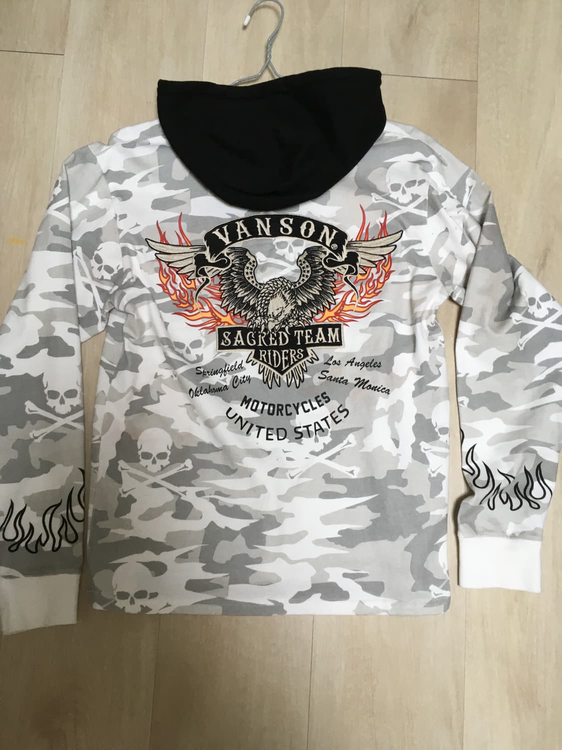 밴슨 스컬카모 자수 후드 롱슬리브 상품이미지5