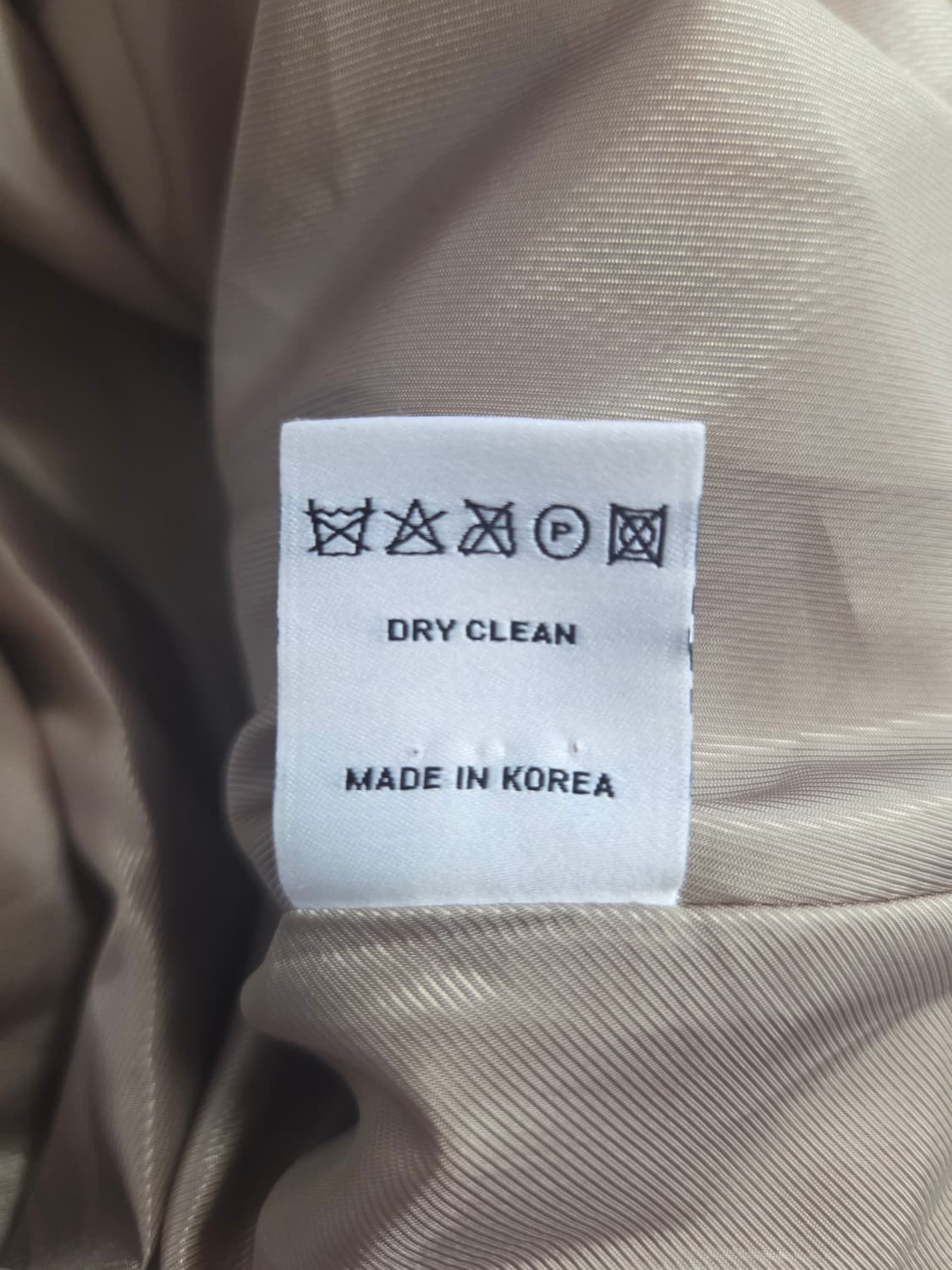 akRo (아크로) 퍼프 소매 더블 트렌치 코트 베이지 상품이미지5
