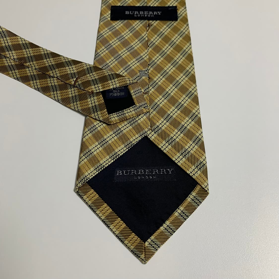 버버리(BURBERRY) 노바체크 명품넥타이 클래식룩 코디 A+등급 상품이미지6
