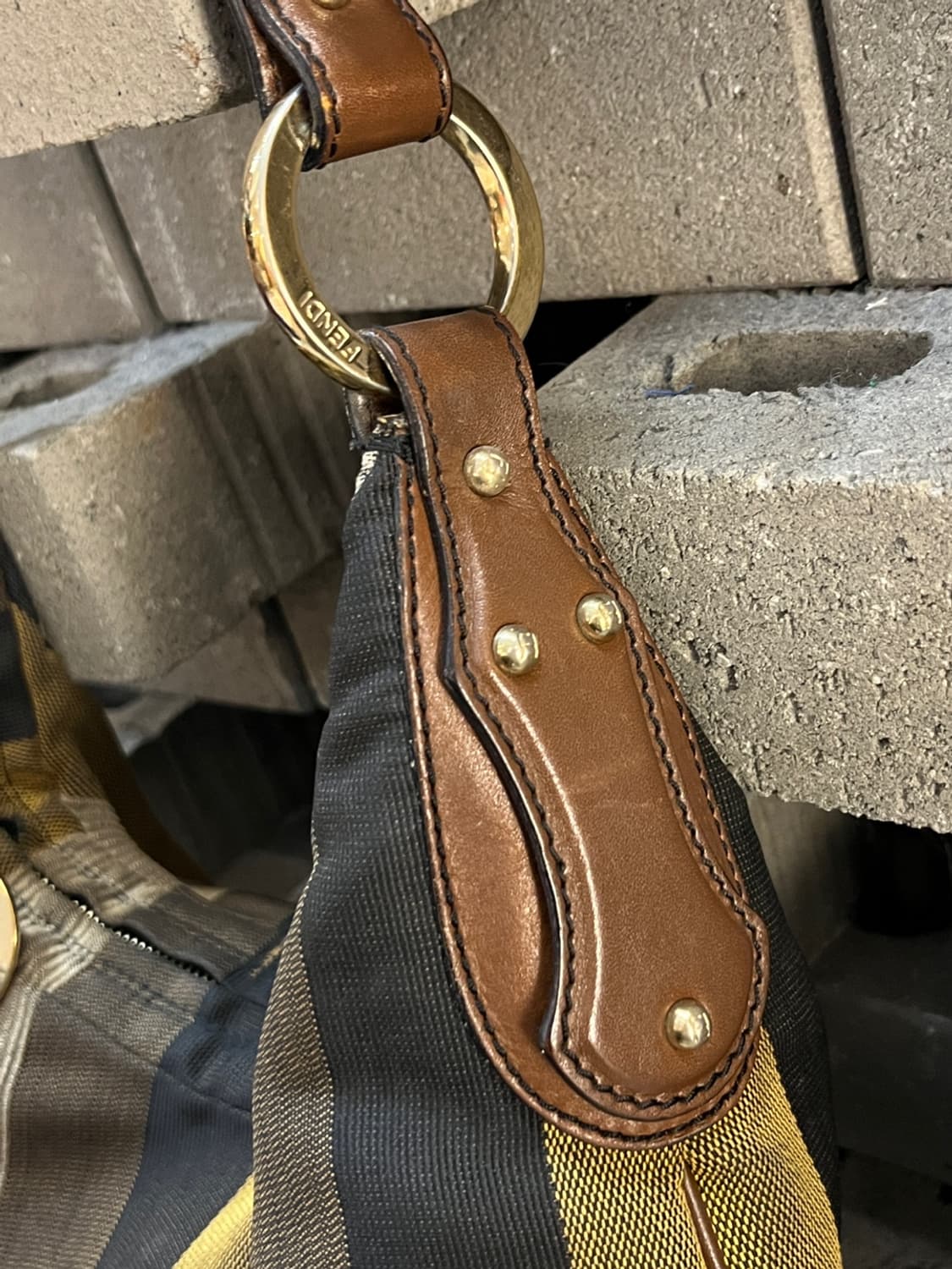 펜디 페킨 스트라이프 호보 백 상품이미지5