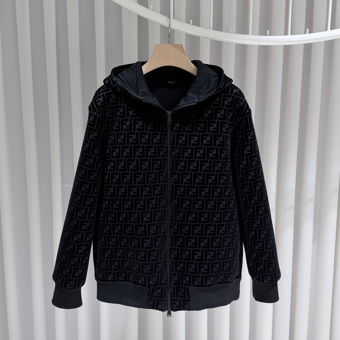 (S+/50) / 펜디 모노그램 벨벳 블랙 후드집업 상품이미지1