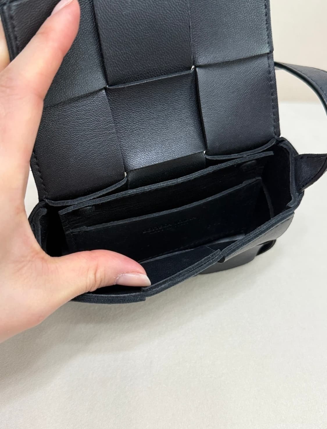 (새상품급)보테가베네타 카세트백 미니 블랙 상품이미지3