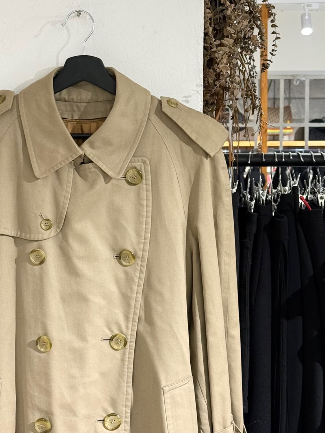 버버리 베이지 더블 브레스티드 벨티드 트렌치 코트 상품이미지3