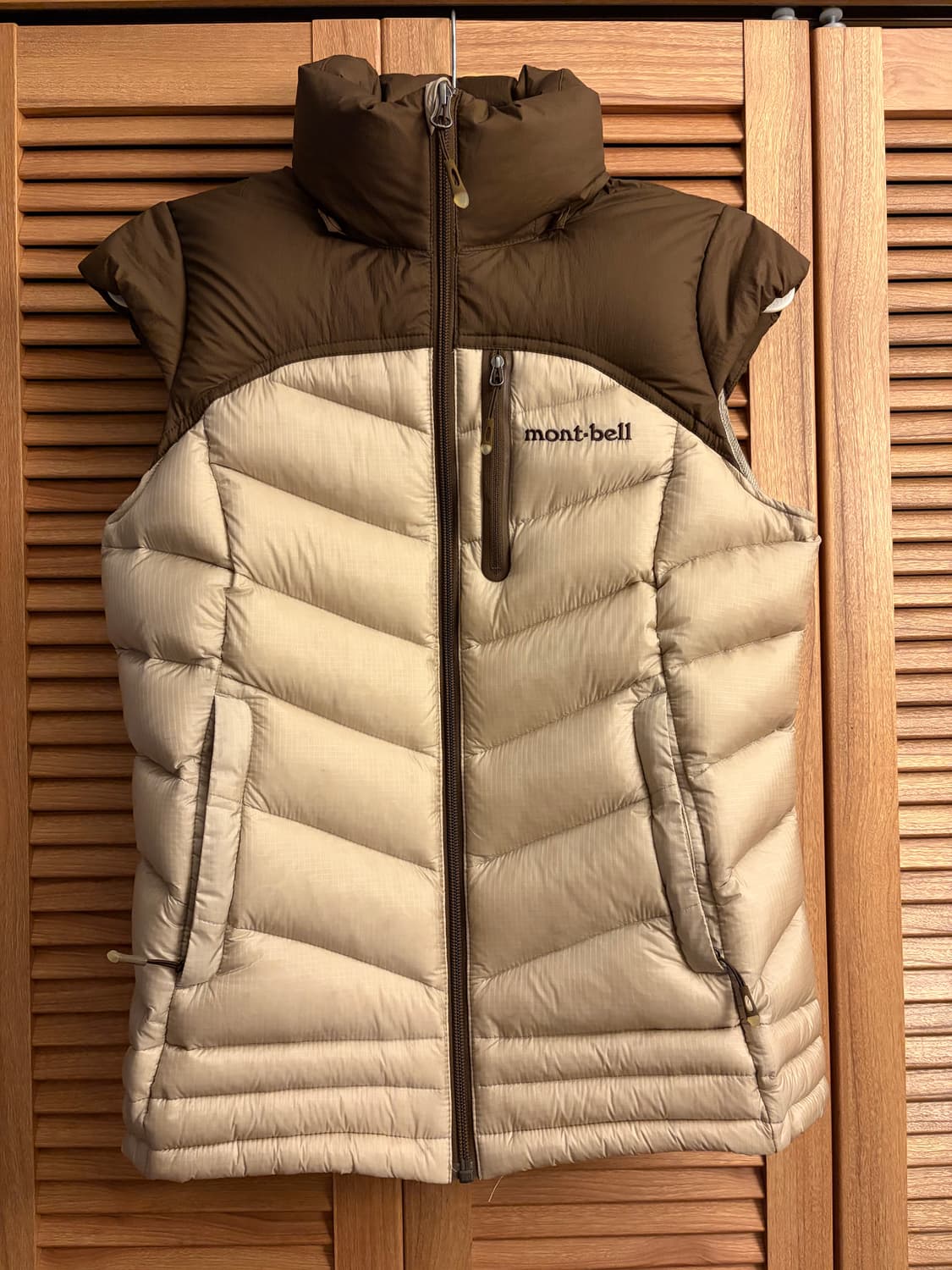 몽벨 베이지 베스트 패딩조끼 경량패딩 상품이미지1