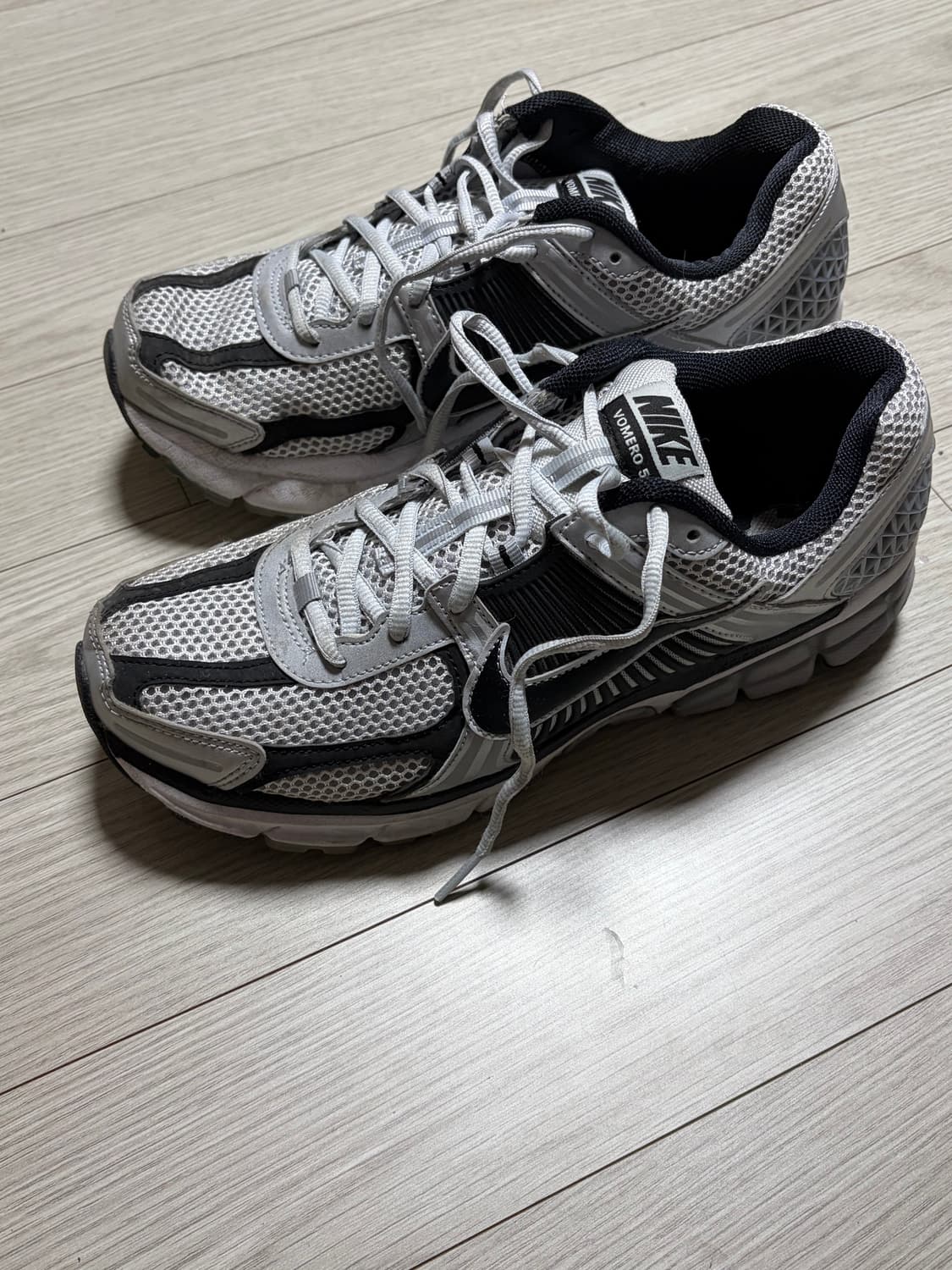 나이키 줌 보메로 5 메탈릭 실버 블랙 상품이미지2