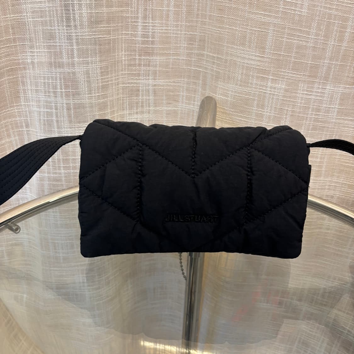 정품 질스튜어트 로젤라 패디드 크로스백     상품이미지2