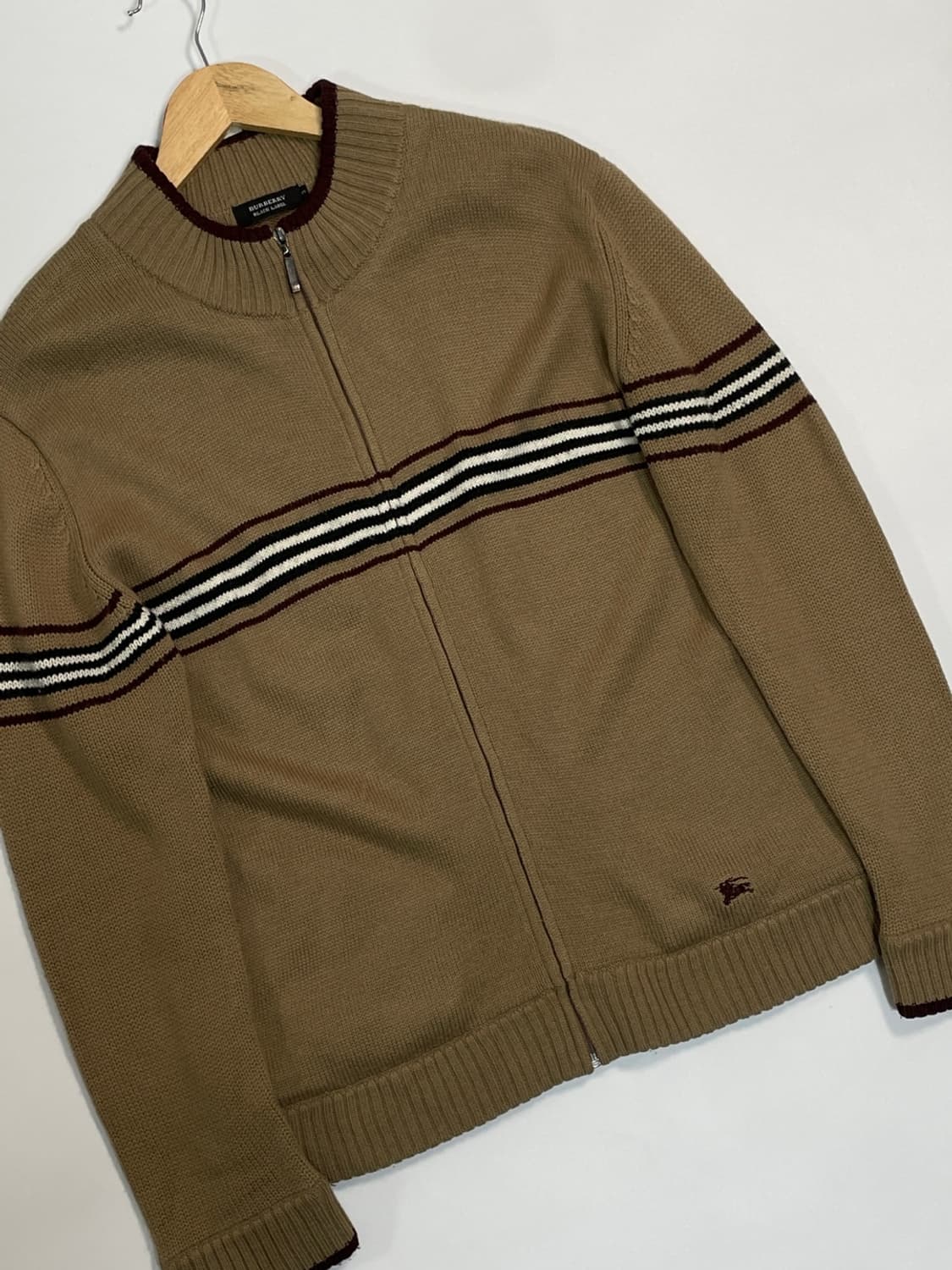 버버리 스트라이프 기마로고 니트 집업
 상품이미지4