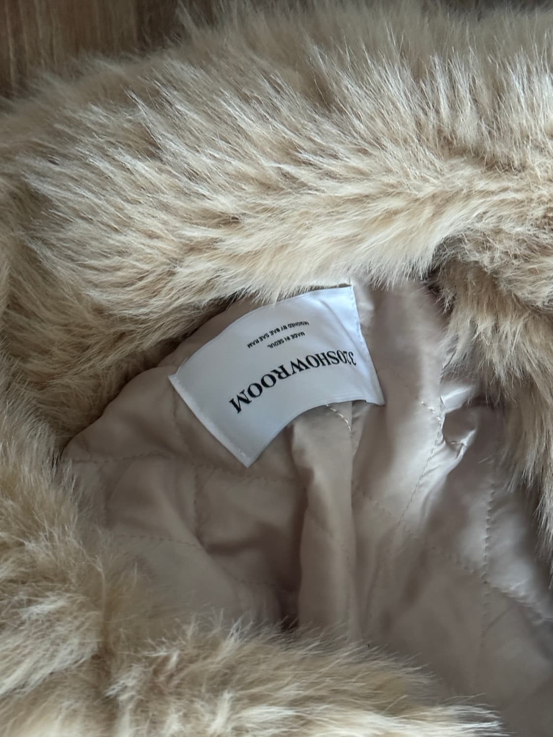 (1회 착용) 320쇼룸 에코 퍼 자켓 베이지 코트 상품이미지2