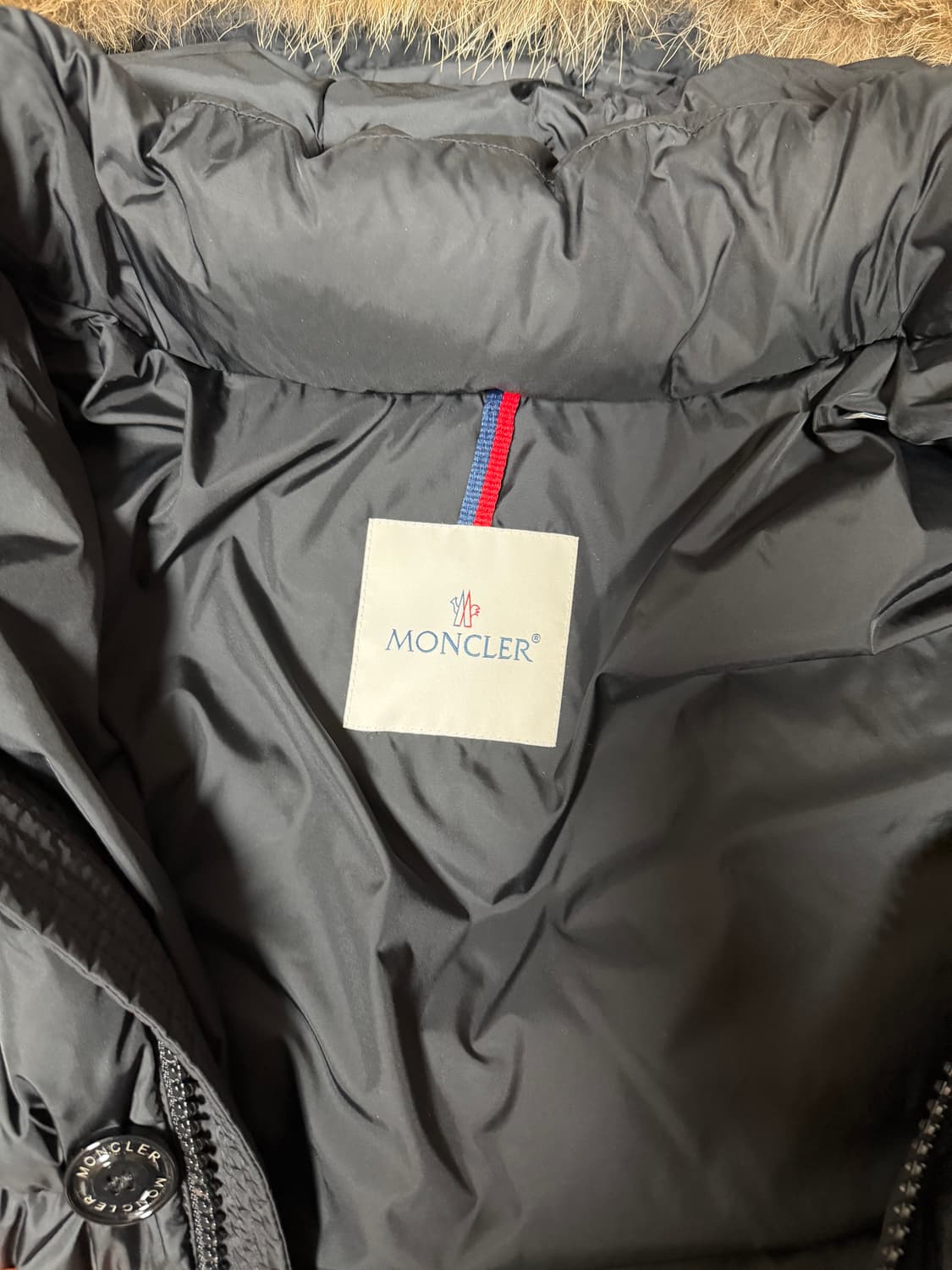 몽클레어 클루니 22fw 사이즈4 상태sss급 판매 상품이미지3