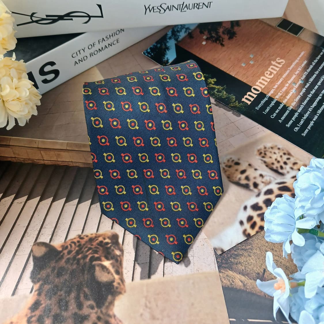 입생로랑 실크 네이비 로고 패턴 넥타이 9.8cm A등급 G29 상품이미지3