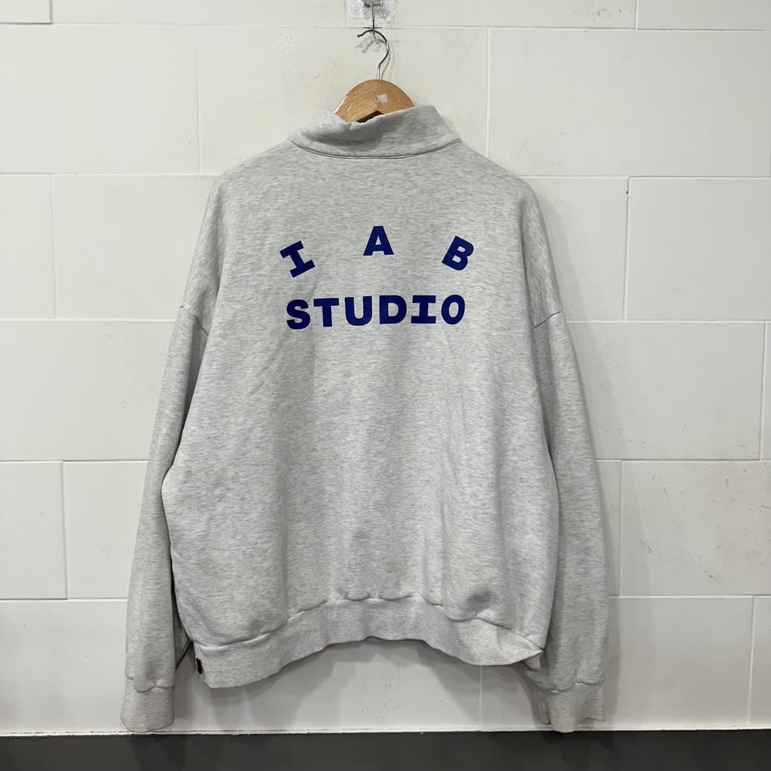 아이앱스튜디오 하프집업 스웻셔츠 상품이미지8