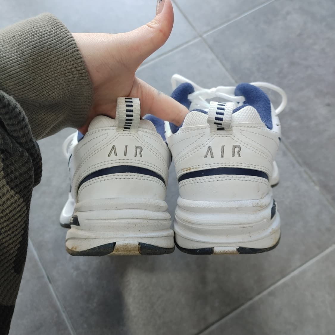 245 나이키 에어모나트4 런닝화 슈즈 운동화 상품이미지3