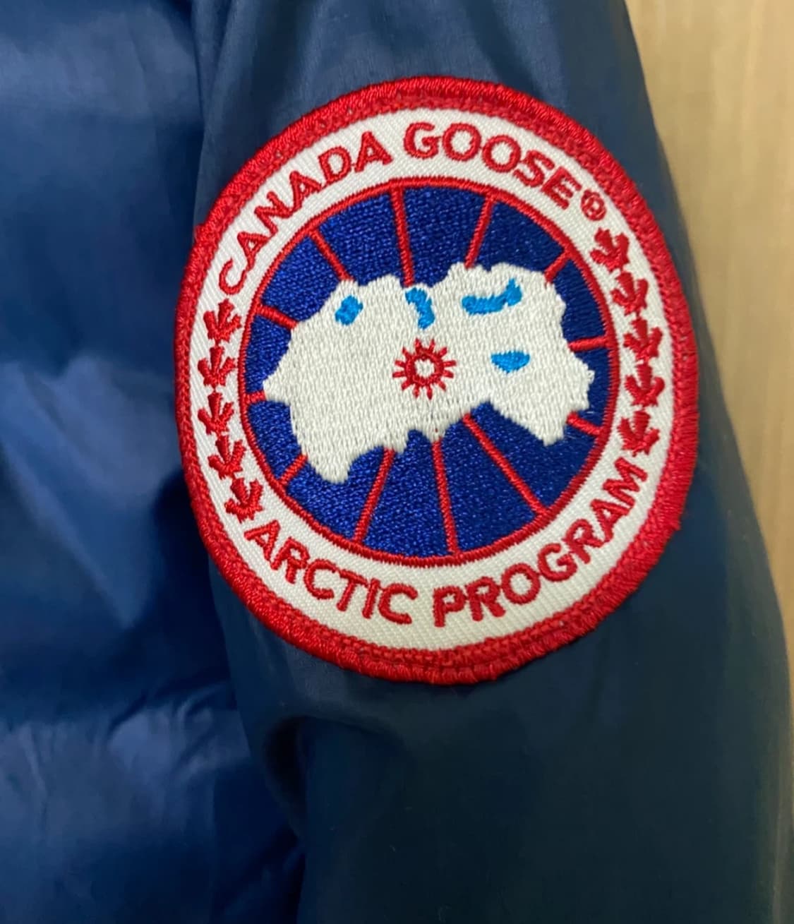 캐나다구스 네이비 패딩 후드 자켓 S사이즈입니다. 상태 좋은 제품이고,  상품이미지4