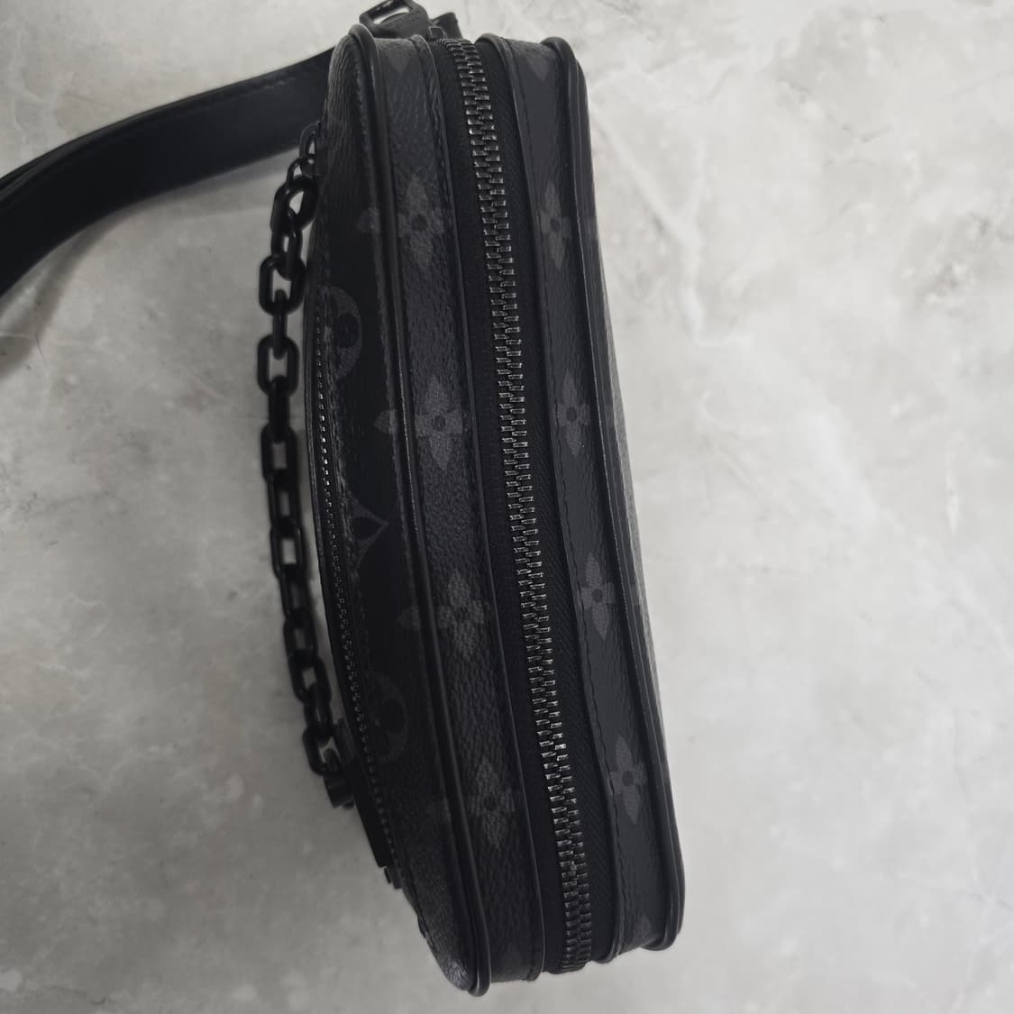 루이비통 포쉐트 볼가 모노그램 이클립스 클러치백 판매 상품이미지8