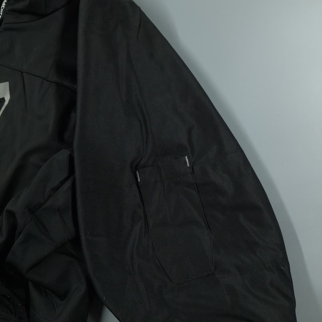 필드코어 블랙 그레이 배색 멀티포켓 에어 스트레치 패디드 레글런 바람막이 상품이미지9