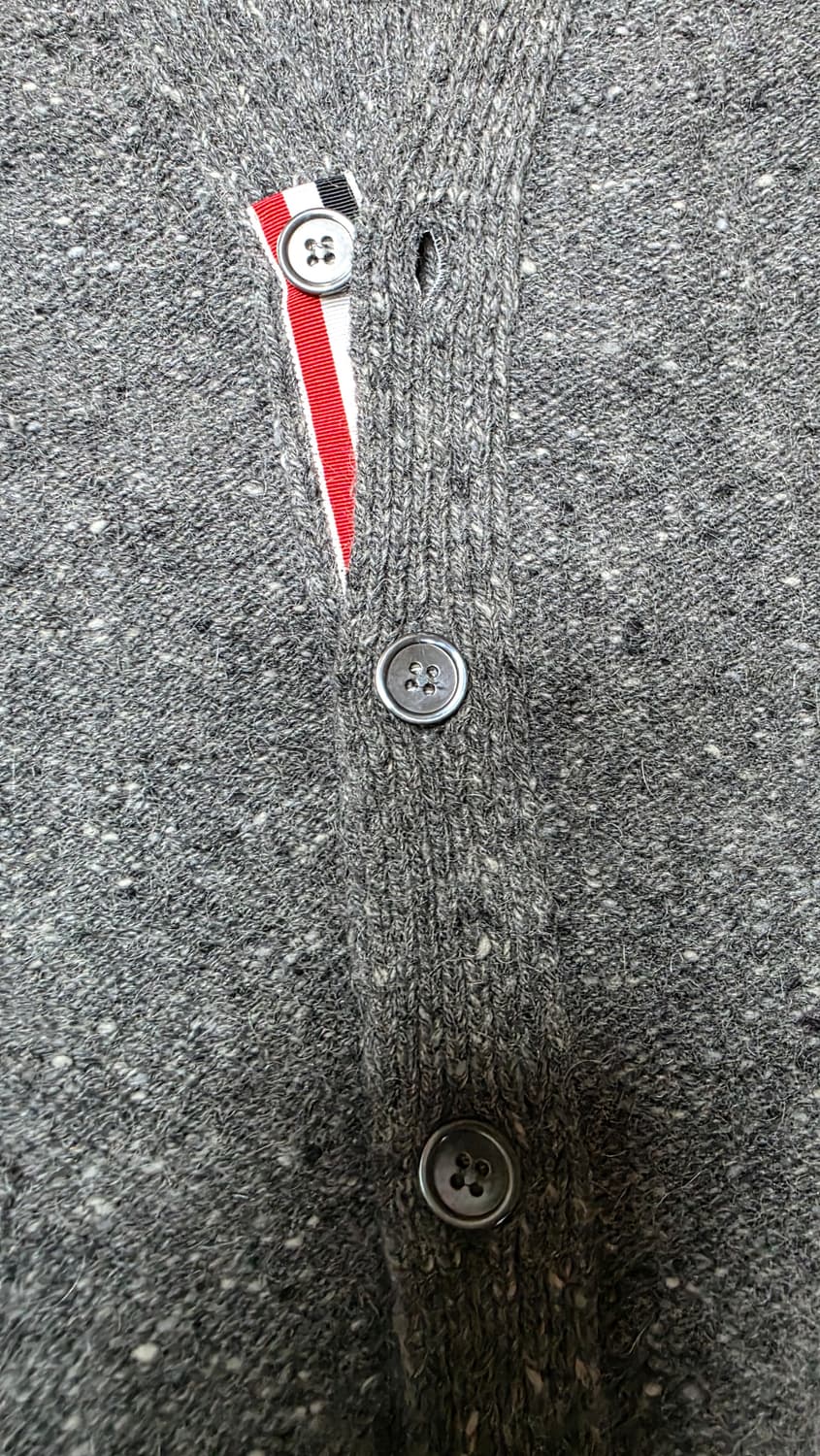 [4,새상품급]톰브라운 리버스 사선 가디건 상품이미지8